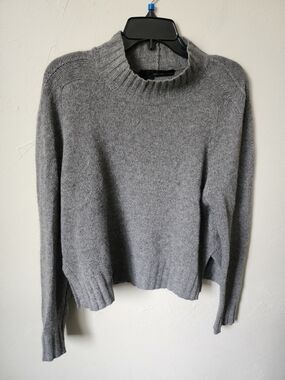 360 Cashmere Grey Ribbed Crewneck Sweater Size Small